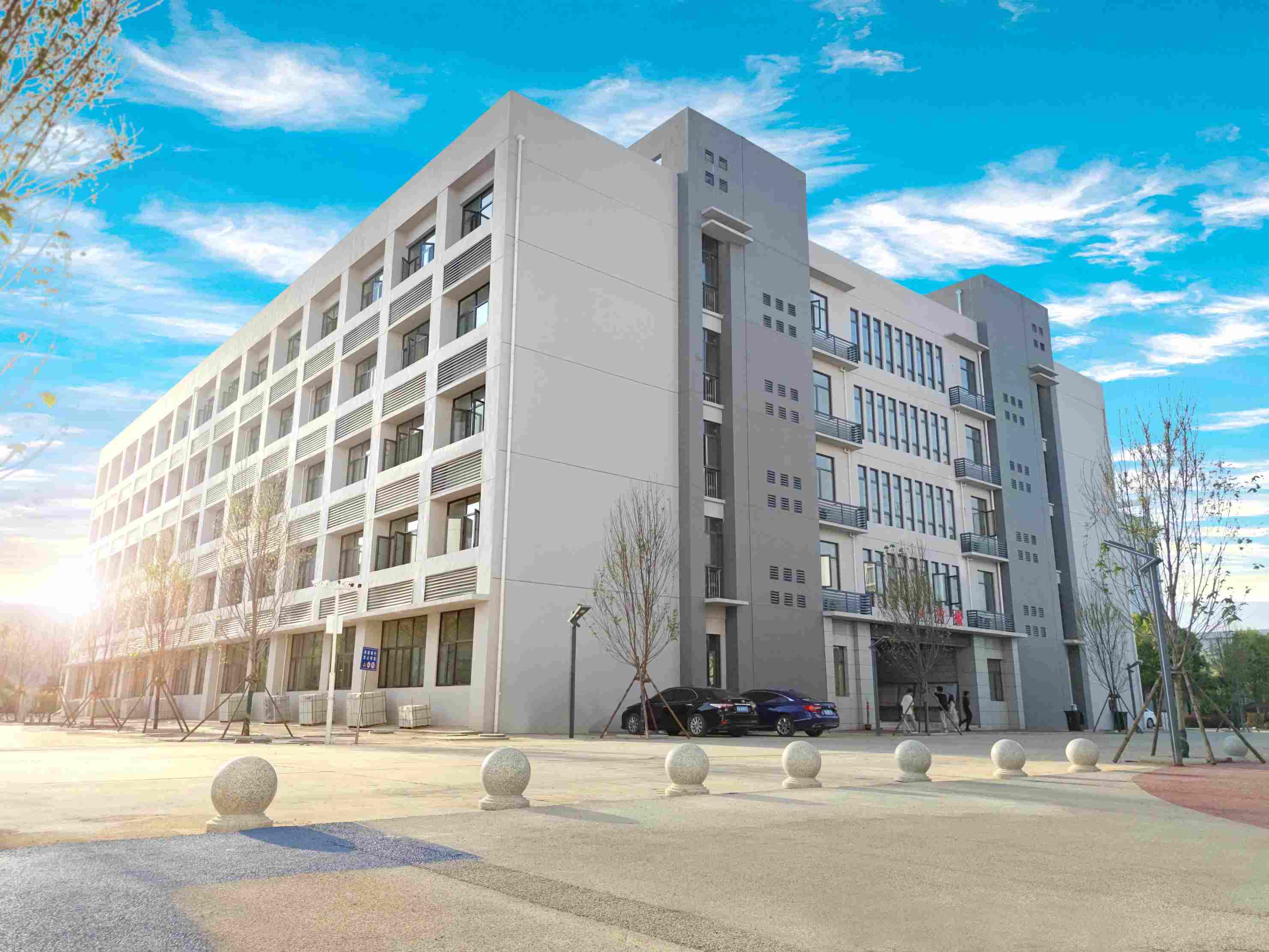 武汉东新电子技工学校